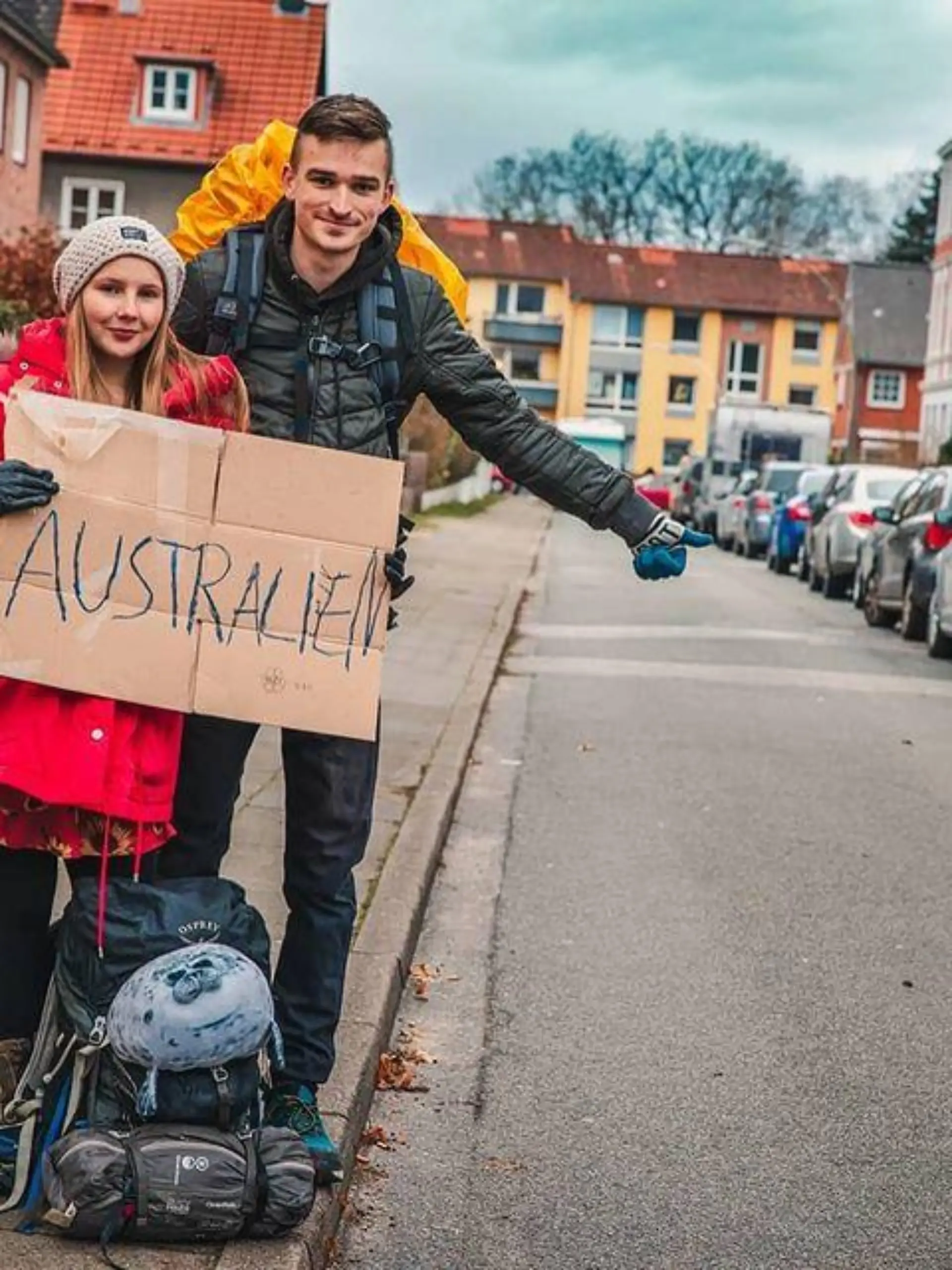 Dieses Paar will von Hamburg nach Australien per Anhalter reisen.