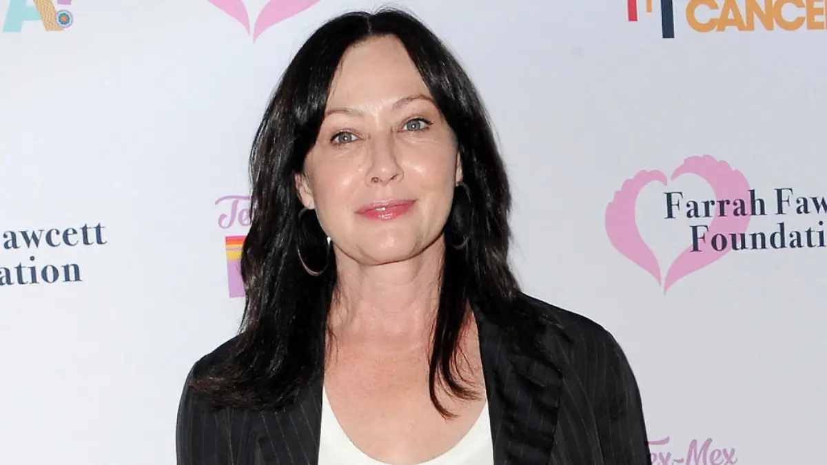 Shannen Doherty schmeißt ihren Weihnachtsbaum raus