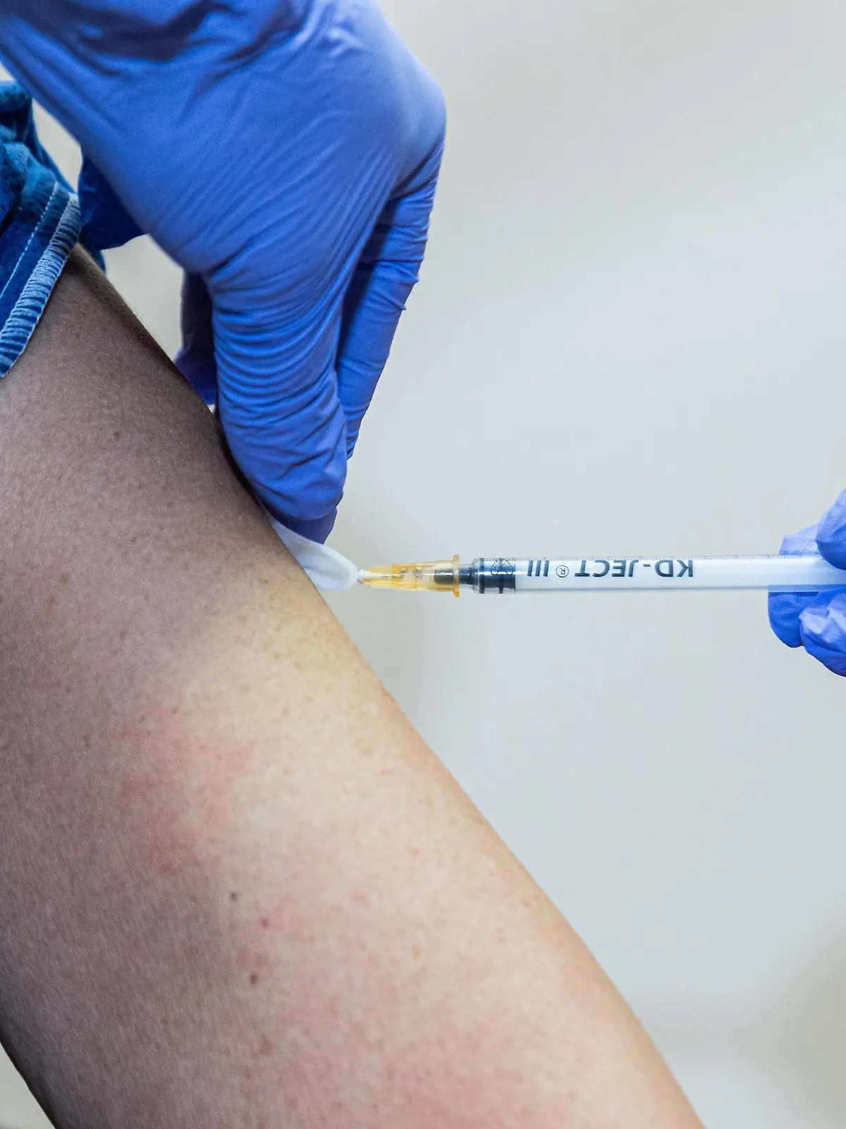  December 27, 2020, Wroclaw, Poland: Dec 27, 2020 Wroclaw Poland. Vaccination against Covid-19 with Pfizer-BioNTech vaccine started in a hospital in Wroclaw Wroclaw Poland - ZUMAk137 20201227_zap_k137_004 Copyright: xKrzysztofxKaniewskix