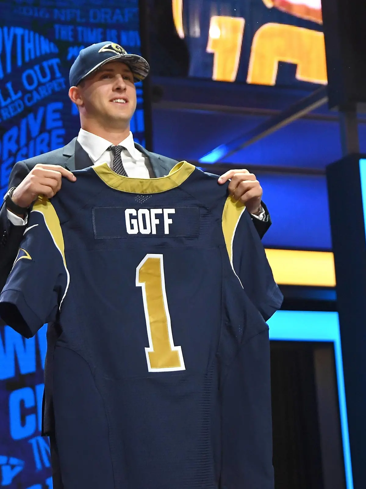 28 April 2016: California s Jared Goff walks on stage and poses with his jersey after being drafted as the First Pick by the L.A. Rams in the first round of the 2016 NFL American Football Herren USA Draft, held at the Auditorium Theatre, in Chicago, IL. (Photo By Robin Alam/Icon Sportswire) NFL: APR 28 Draft - Round 1 PUBLICATIONxINxGERxSUIxAUTxHUNxRUSxSWExNORxONLY Icon16404281621881

28 April 2016 California s Jared Goff Walks ON Stage and poses with His Jersey After Being drafted AS The First Pick by The l A Rams in The First Round of The 2016 NFL American Football men USA Draft Hero AT The Auditorium Theatre in Chicago Il Photo by Robin Alam Icon Sports Wire NFL APR 28 Draft Round 1 PUBLICATIONxINxGERxSUIxAUTxHUNxRUSxSWExNORxONLY