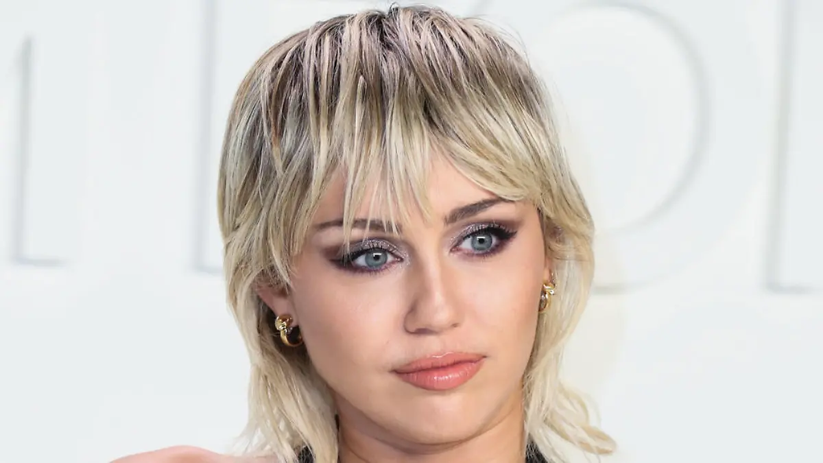 Miley Cyrus findet Harry Styles "wirklich gut aussehend"