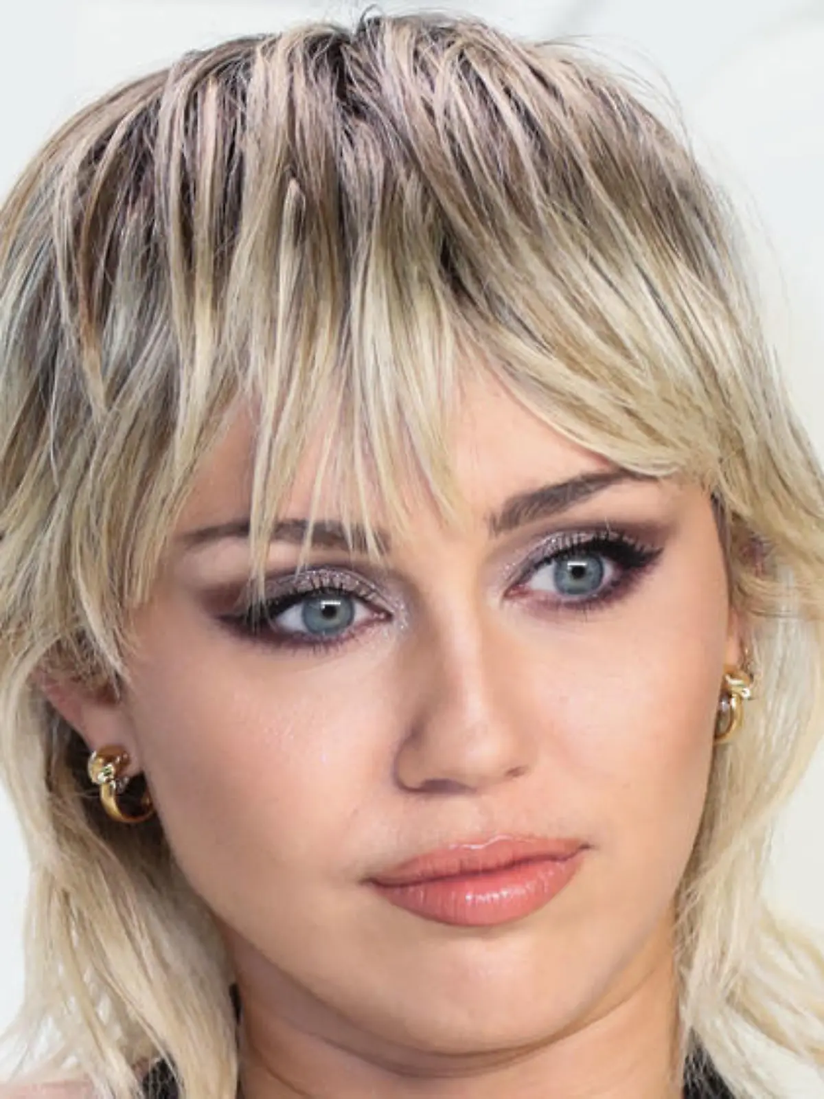 Miley Cyrus findet Harry Styles "wirklich gut aussehend"