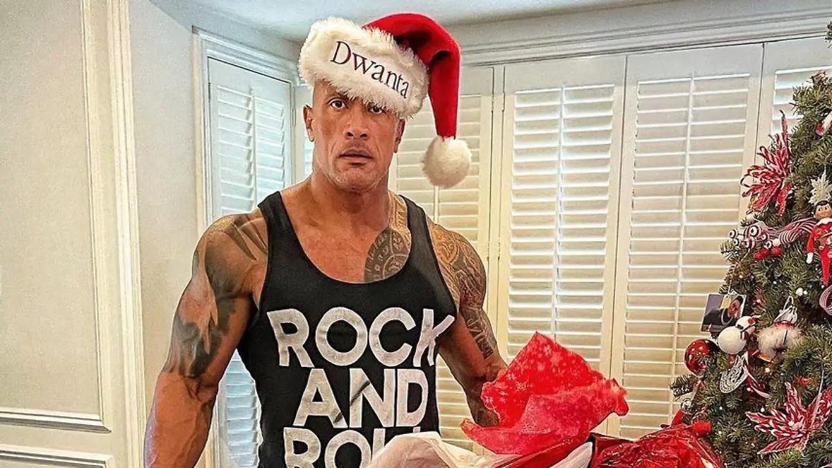 "Dwanta" Claus beseitigt zu Hause die Spuren vom Angriff der Geschenke.