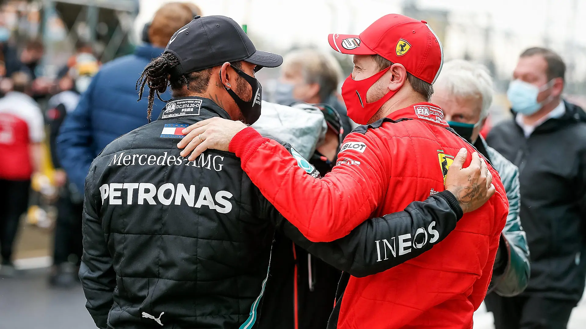 Formula 1 DHL Turkish Grand Prix 2020 / 15.11.2020, Istanbul Park Circuit, Istanbul, Formula 1 DHL Turkish Grand Prix 2020 ,im Bild Lewis Hamilton GB 44, Mercedes-AMG Petronas F1 Team, Sebastian Vettel GER 5, Scuderia Ferrari *** Formula 1 DHL Turkish Grand Prix 2020 15 11 2020, Istanbul Park Circuit, Istanbul, Formula 1 DHL Turkish Grand Prix 2020 ,in the picture Lewis Hamilton GB 44 , Mercedes AMG Petronas F1 Team, Sebastian Vettel GER 5 , Scuderia Ferrari nordphotoxBratic nph00250