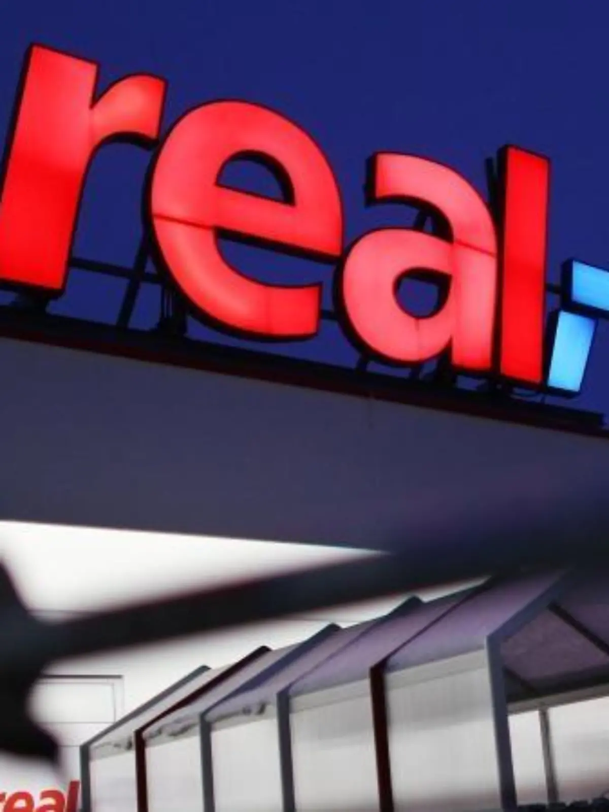 Real ist aus dem Tarifvertrag für den Einzelhandel ausgestiegen und will einen Haustarif mit geringerer Bezahlung verhandeln. Foto: Oliver Berg