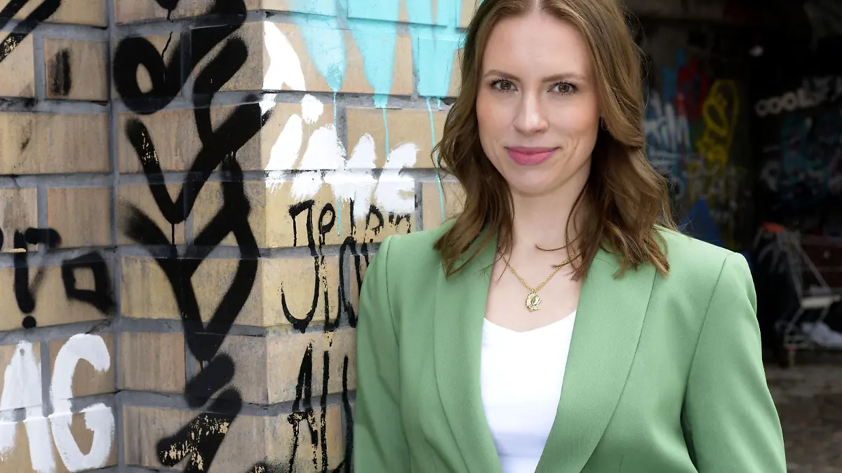 Lara Dandelion Seibert spielt "Zoe Vogt"
Die Verwendung des sendungsbezogenen Materials ist nur mit dem Hinweis und Verlinkung auf RTL+ gestattet.