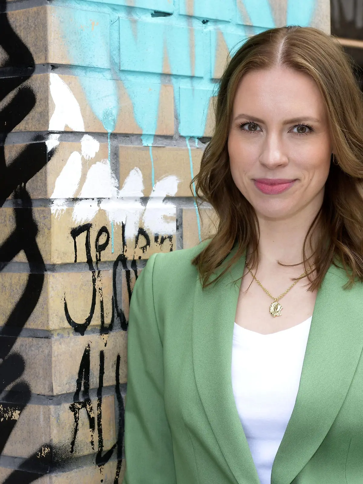 Lara Dandelion Seibert spielt "Zoe Vogt"

Die Verwendung des sendungsbezogenen Materials ist nur mit dem Hinweis und Verlinkung auf RTL+ gestattet.