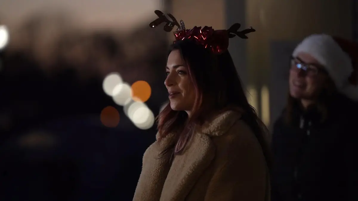 GZSZ-Stars singen Weihnachtslied „O Come All Ye Faithful“