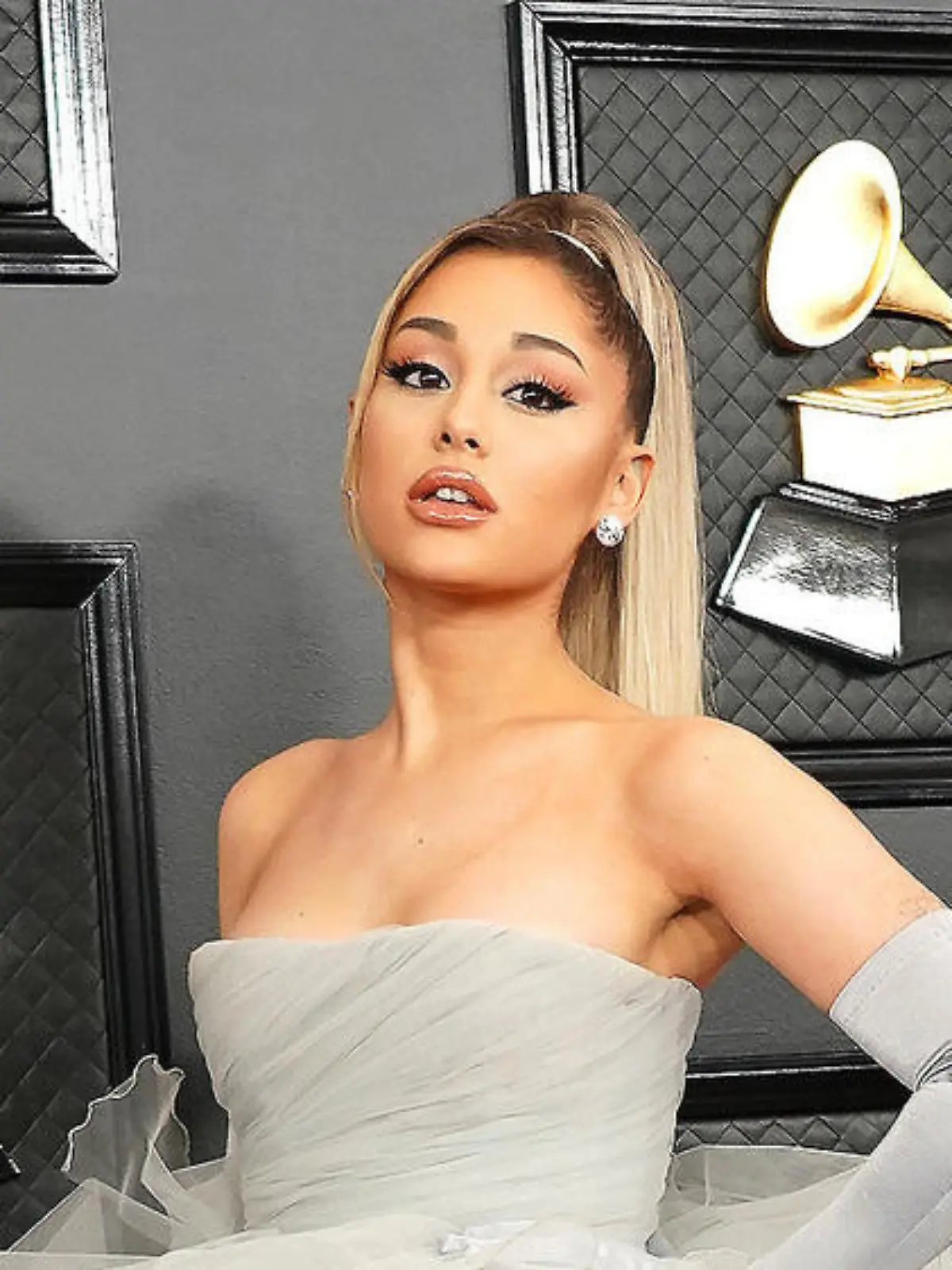Ariana Grande hat sich verlobt