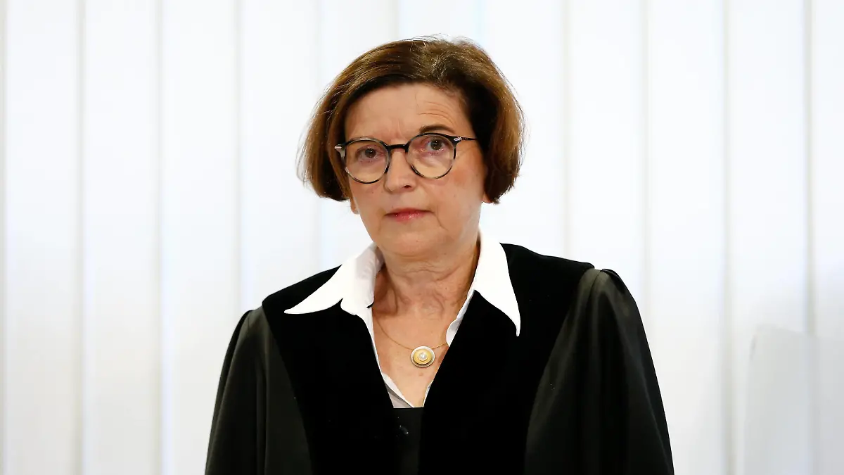  21.12.2020, xtgx, News Prozess, Urteilsverkuendung im Strafverfahren gegen Stephan B. emspor, v.l. Richterin Ursula Mertens Magdeburg *** 21 12 2020, xtgx, news trial, sentencing in criminal case against Stephan B emspor, v l judge Ursula Mertens Magdeburg