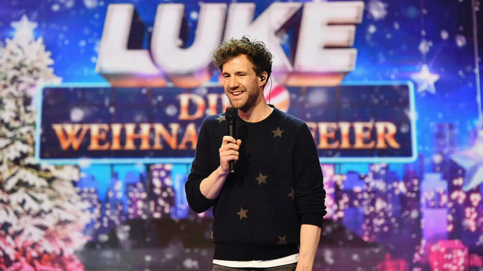 Luke Mockridge lädt zur "SAT.1 Weihnachtsfeier"