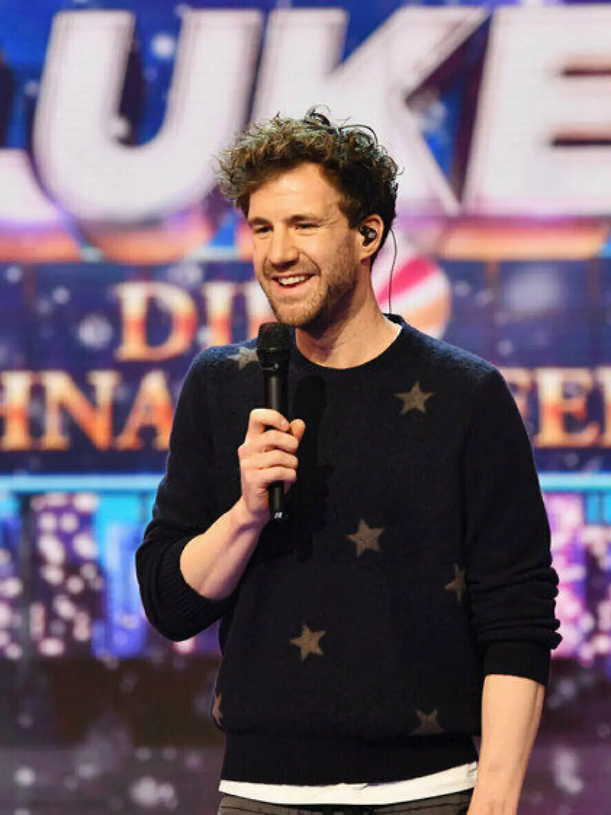 Luke Mockridge lädt zur "SAT.1 Weihnachtsfeier"