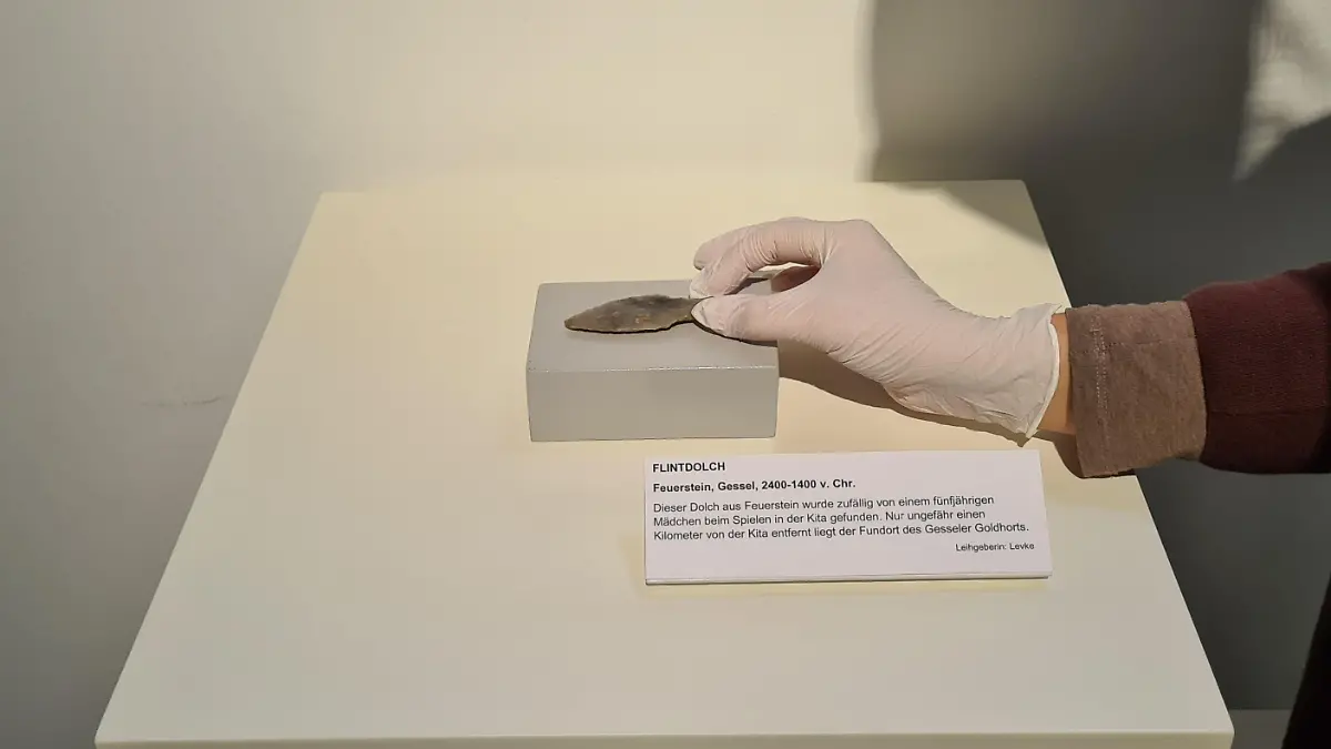 Der Dolch ist mindestens bis Ende Mai Teil der Dauerausstellung im Kreismuseum Syke.