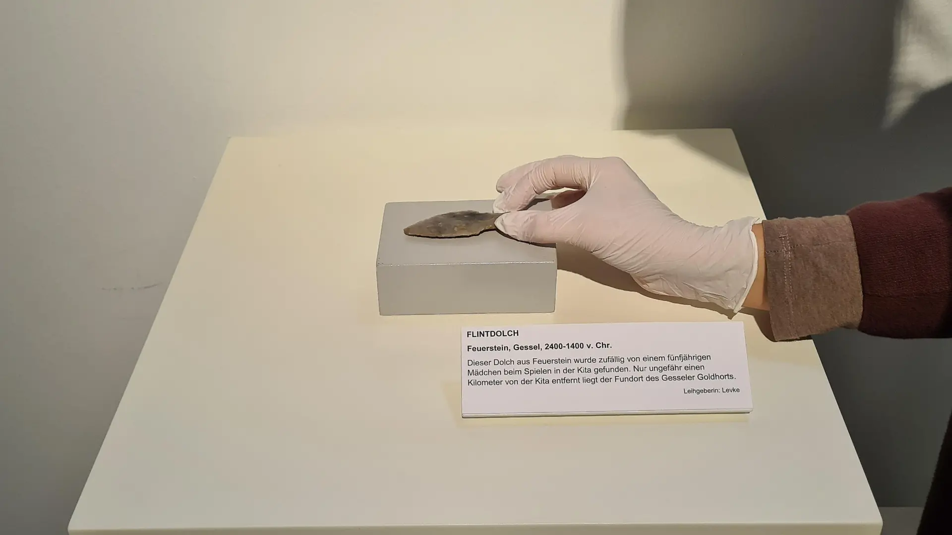 Der Dolch ist mindestens bis Ende Mai Teil der Dauerausstellung im Kreismuseum Syke.