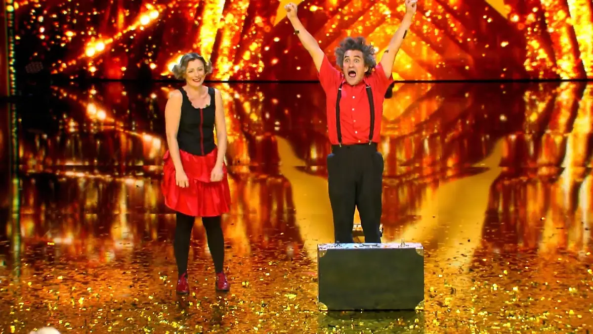 "Elastic & Francesca" ziehen direkt ins große Finale ein Der Goldene Buzzer von Chris Tall
