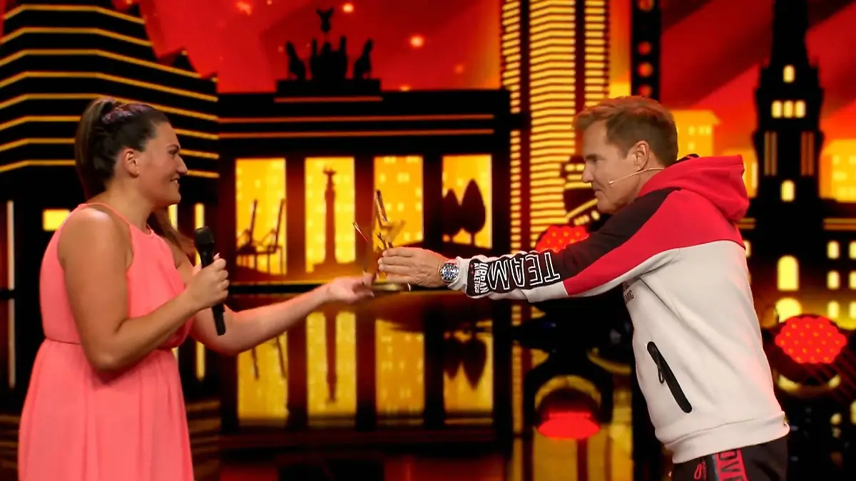 Vanessa Calcagno löst mit Mega-Comeback das Finalticket Goldener Buzzer von Dieter Bohlen