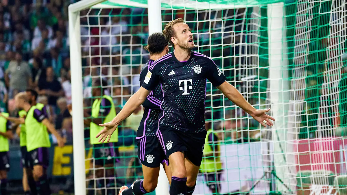 Harry Kane FC Bayern Muenchen, 09 schiesst in der 74 Spielminute das zweite Tor fuer Bayern Muenchen. Es steht nun 0:2. Leroy Sane FC Bayern Muenchen, 10 jubelt mit. GER, SV Werder Bremen vs. FC Bayern Muenchen, Fussball, Bundesliga, 1. Spieltag, Spielzeit 2023/2024, 18.08.2023 DFL REGULATIONS PROHIBIT ANY USE OF PHOTOGRAPHS AS IMAGE SEQUENCES AND/OR QUASI-VIDEO GER, SV Werder Bremen vs. FC Bayern Muenchen, Fussball, Bundesliga, 1. Spieltag, Spielzeit 2023/2024, 18.08.2023 Bremen *** Harry Kane FC Bayern Muenchen, 09 scores the second goal for Bayern Muenchen in the 74 minute of play It is now 0 2 Leroy Sane FC Bayern Muenchen, 10 cheers with GER, SV Werder Bremen vs FC Bayern Muenchen, Football, Bundesliga, Matchday 1, Spielzeit 2023 2024, 18 08 2023 DFL REGULATES PROHIBIT ANY USE OF PHOTOGRAPHS AS IMAGE SEQUENCES AND OR QUASI VIDEO GER, SV Werder Bremen vs FC Bayern Muenchen, Football, Bundesliga, 1 Matchday, Spielzeit 2023 2024, 18 08 2023 Bremen Copyright: xEibner-Pressefoto/StephaniexZerbex EP_SZE
