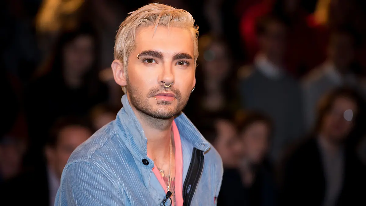 ARCHIV - 06.02.2019, Hamburg: Bill Kaulitz von der Band Tokio Hotel bei einem Fototermin nach der Aufzeichnung der ZDF-Talkshow "Markus Lanz". Kaulitz (29) von der Band Tokio Hotel kann nichts mit Geschlechtergrenzen in der Mode anfangen. (zu dpa "Bill Kaulitz: Es ist unfair, dass Frauen mehr Modeauswahl haben") Foto: Christian Charisius/dpa +++ dpa-Bildfunk +++