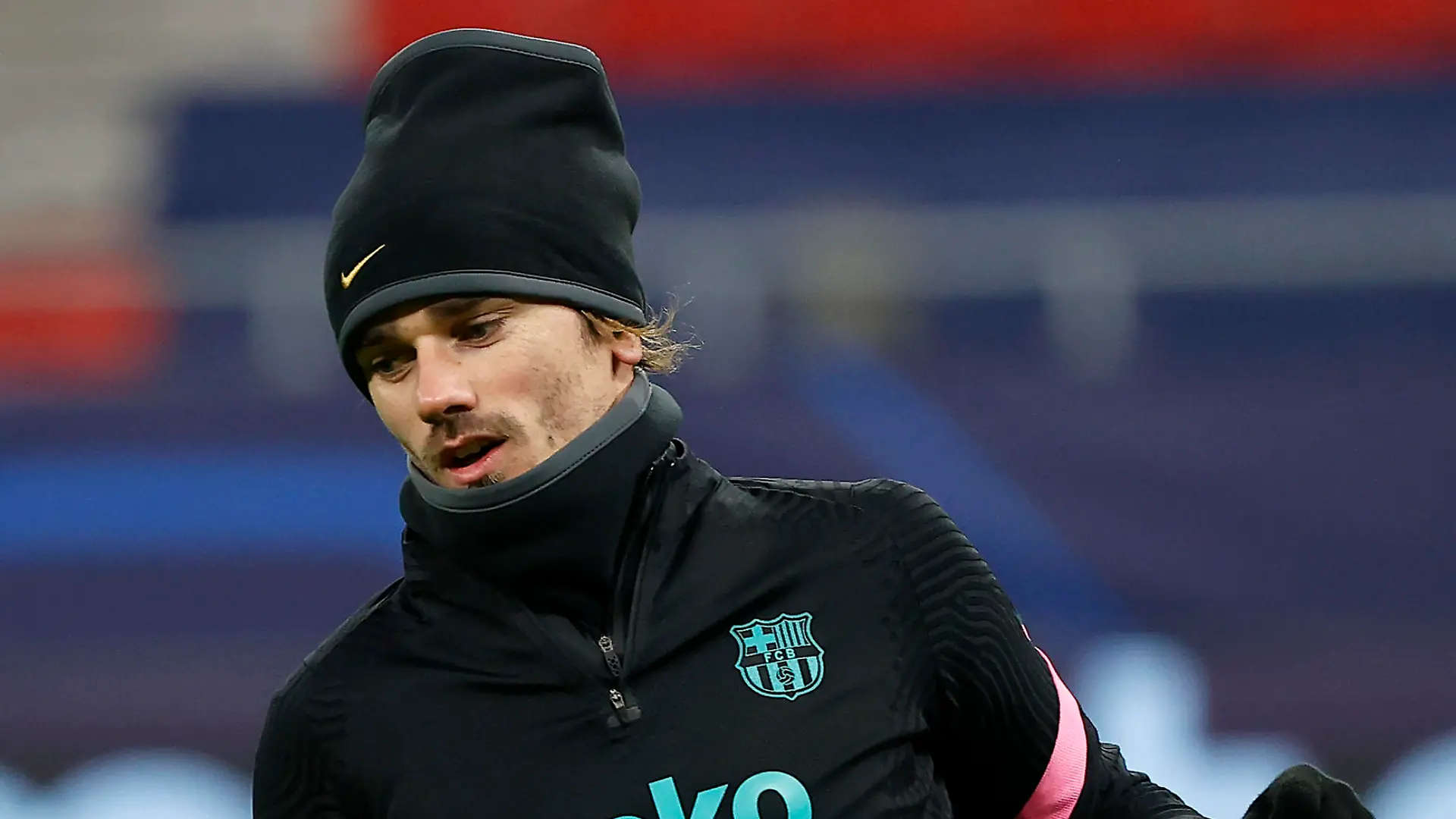 BUDAPEST, HUNGARY - DECEMBER 02: Antoine Griezmann of Barcelona warms up during the UEFA Champions League Group G stage match between Ferencvaros Budapest and FC Barcelona at Psukas Arena on December 02, 2020 in Budapest, Hungary. Sporting stadiums around Hungary remain under strict restrictions due to the Coronavirus Pandemic as Government social distancing laws prohibit fans inside venues resulting in games being played behind closed doors. (Photo by Laszlo Szirtesi/Getty Images)