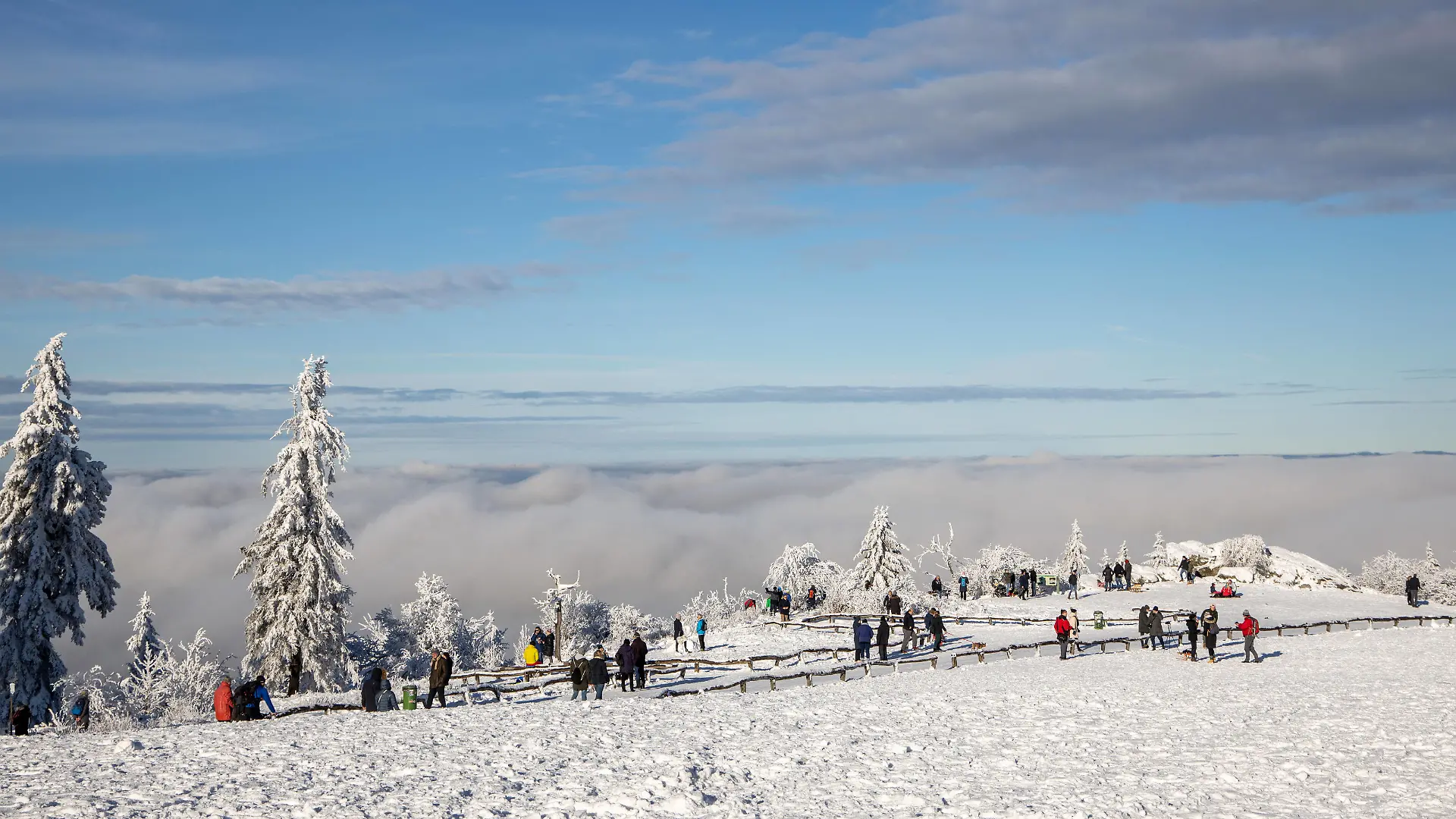 Besucher auf dem Großen Feldberg.