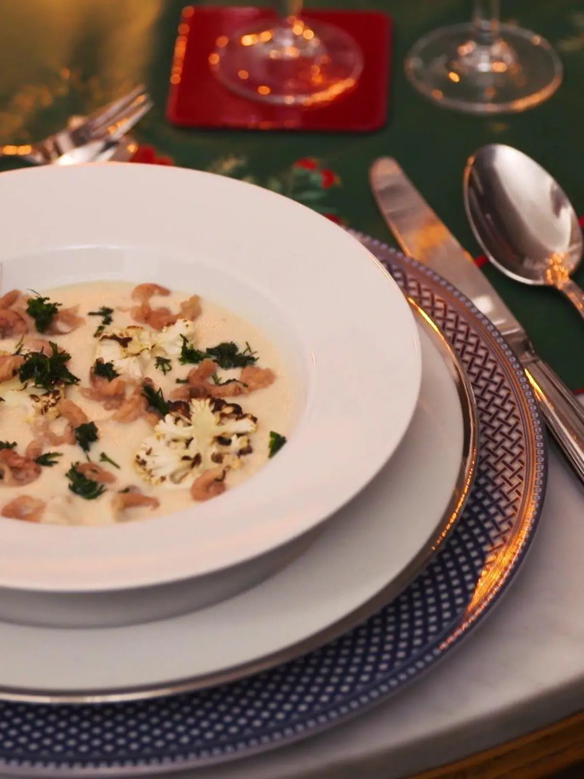 Blumenkohlsuppe mit Kräuteröl