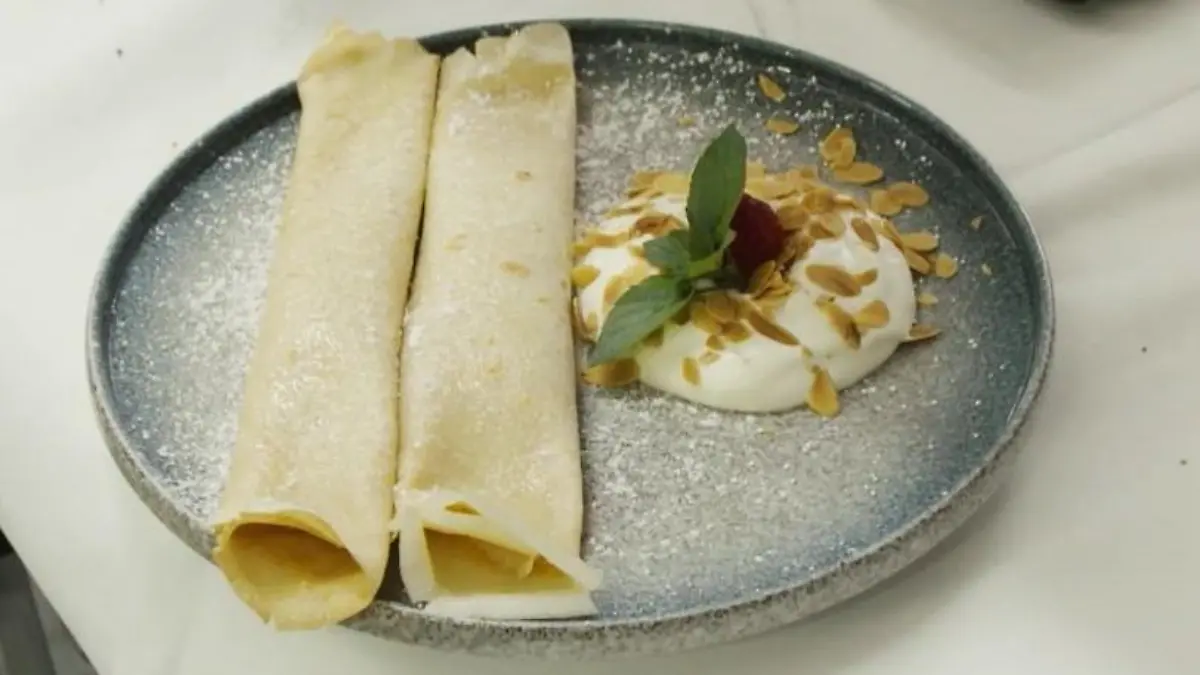 Palatschinken mit Mandelsahne