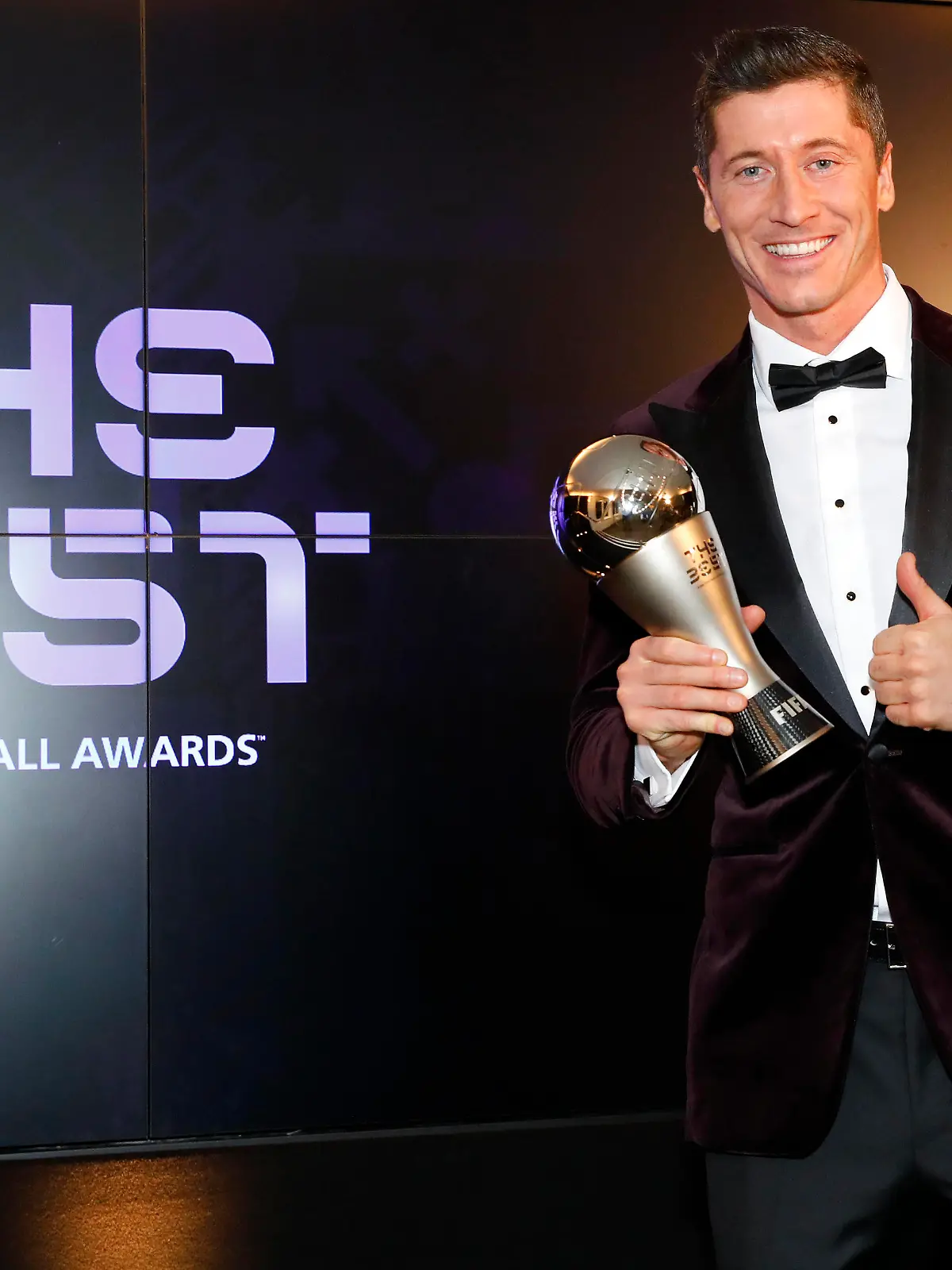  FC Bayern Muenchen Players And Staff Watch FIFA The BEST Awards MUNICH, GERMANY - DECEMBER 17: Robert Lewandowski of FC Bayern Muenchen poses after winning the FIFA Men s Player 2020 trophy during the FIFA The BEST Awards ceremony on December 17, 2020 in Munich, Germany. Photo by Pool/Marco Donato-FC Bayern/Pool/Getty Images via SVEN SIMON Fotoagentur  Munich Bavaria Germany *** FC Bayern Muenchen Players And Staff Watch FIFA The BEST Awards MUNICH, GERMANY DECEMBER 17 Robert Lewandowski of FC Bayern Muenchen poses after winning the FIFA Men s Player 2020 trophy during the FIFA The BEST Awards ceremony on December 17, 2020 in Munich, Germany Photo by Pool Marco Donato FC Bayern Pool Getty Images via SVEN SIMON Fotoagentur  Munich Bavaria Germany Poolfoto SvenSimon/Marco Donato-FC Bayern/Pool via Getty Images ,EDITORIAL USE ONLY