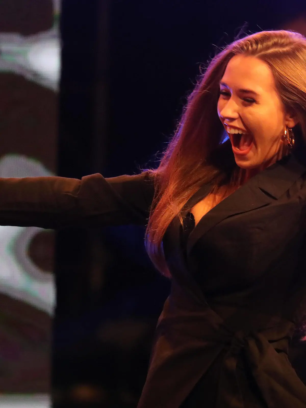  Michael Wendler - Live in Concert XXL - am 28.09.2019 in der Turbinenhalle in Oberhausen Laura Sophia Müller steht am 28.09.2019 in der Turbinenhalle in Oberhausen auf der Bühne. *** Michael Wendler Live in Concert XXL on 28 09 2019 in the Turbinenhalle in Oberhausen Laura Sophia Müller will be on stage in the Turbinenhalle in Oberhausen on 28 09 2019 xTSx