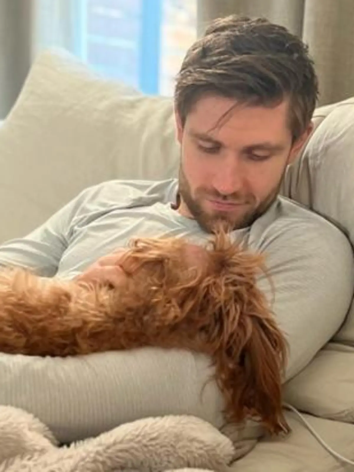 NHL-Star Leon Draisaitl von den Edmonton Oilers liebt seinen Hund Bowie über alles.