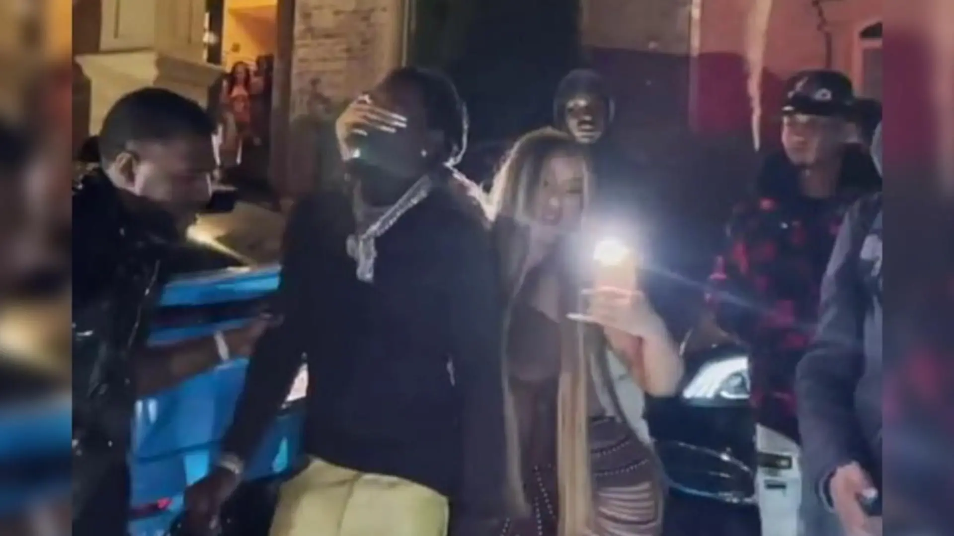 Cardi B überrascht Ehemann Offset mit Luxusgeschenk XXL-Feier trotz Pandemie