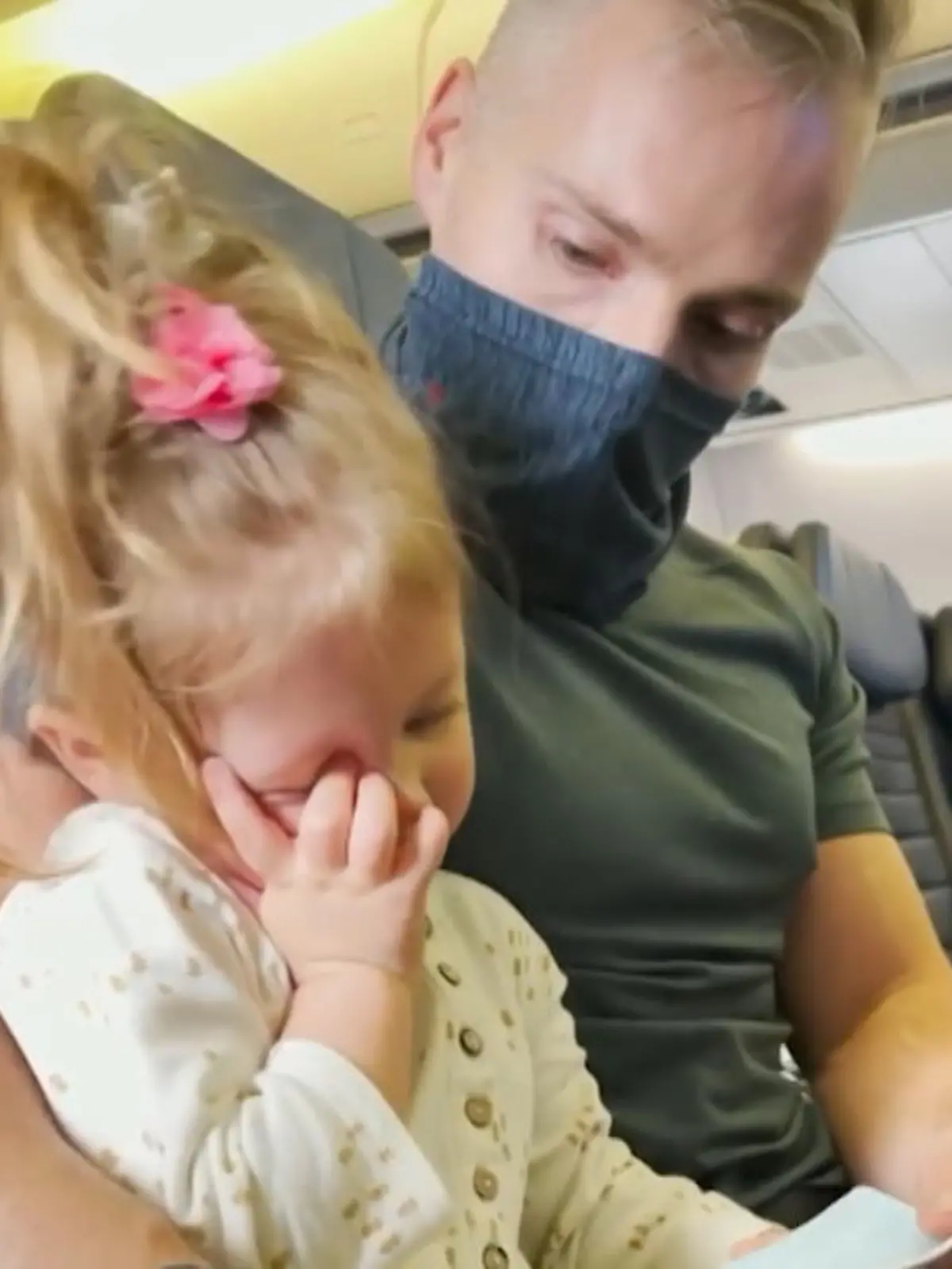 Bild zu: "Mädchen (2) will keine Maske tragen "