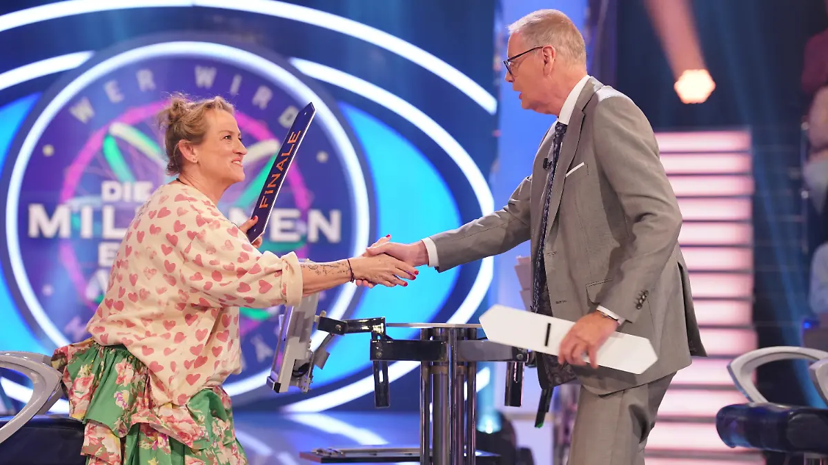 Achtung Sperrfrist für alle Medien bis 22.04.2025 I 23:45 Uhr
Andrea Helmes und Günther Jauch
+++ Die Verwendung des sendungsbezogenen Materials ist nur mit dem Hinweis und Verlinkung auf RTL+ gestattet. +++
