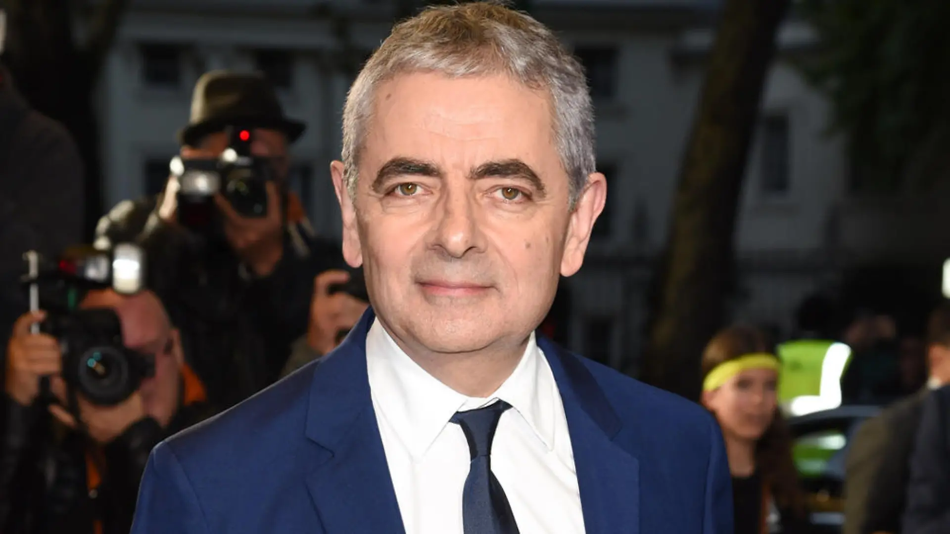 "Man vs. Bee": Rowan Atkinson kämpft in Netflix-Serie gegen eine Biene