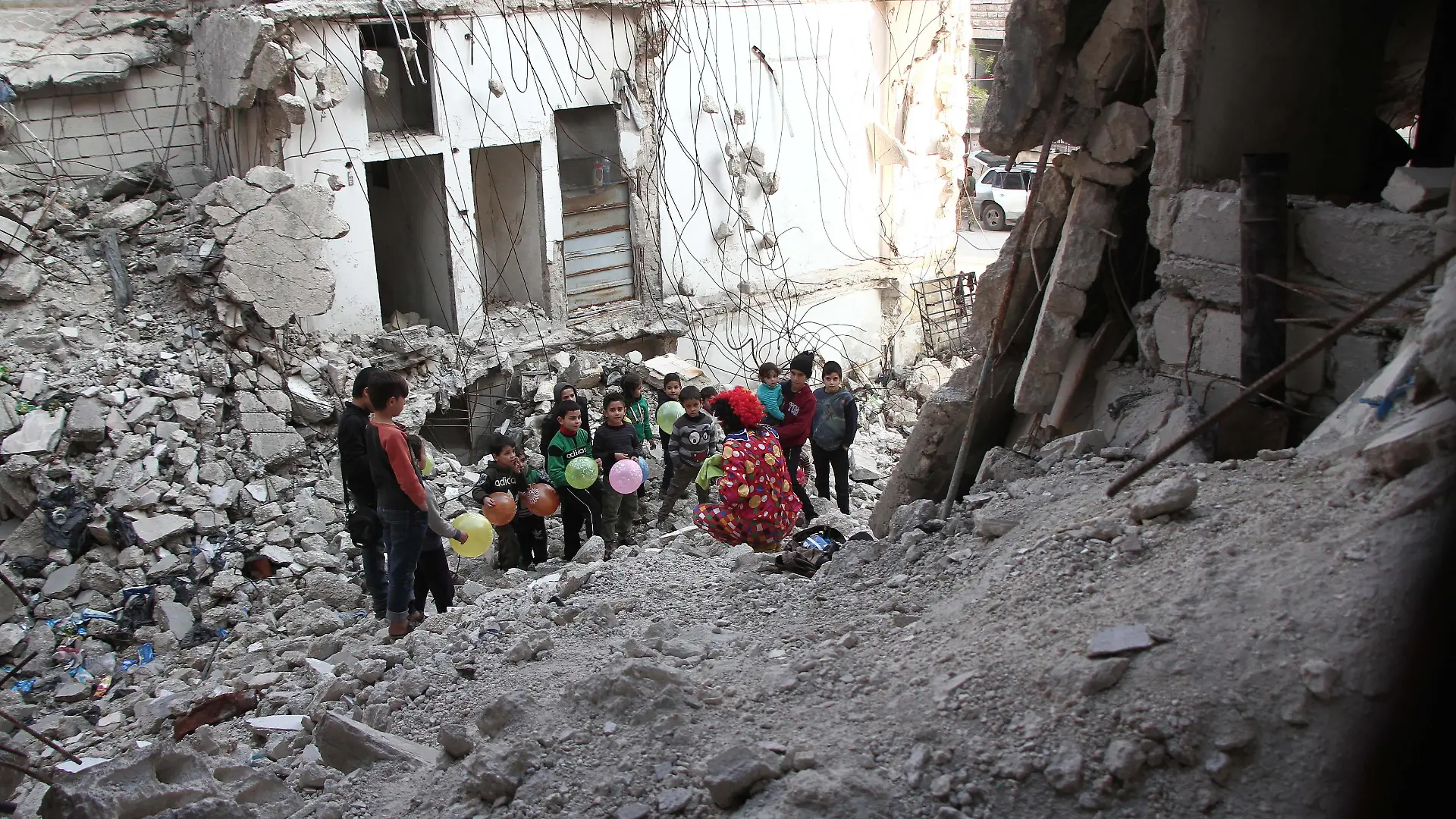  December 4, 2020, Idlib, Idlib Governorate, Syria: Majd Hamo, a Syrian clown in Idlib governorate northern Syria conducts a psychological support activity for children displaced from their cities in Syria as a result of bombing. Idlib Syria - ZUMAq100 20201204_zaa_q100_006 Copyright: xMahamadxKazmoozx