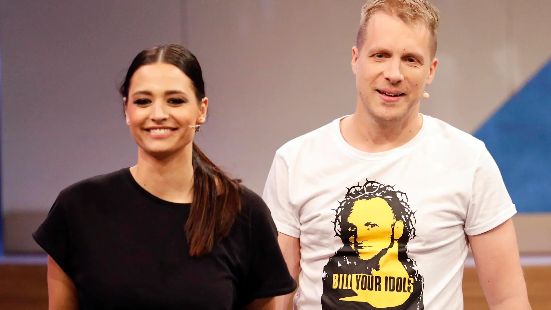 Oliver Pocher mit Ehefrau Amira Pocher in der RTL-Live-Show Pocher vs. Wendler - Schluss mit lustig in den NOBEO Studios. Köln-Hürth, 01.03.2020 *** Oliver Pocher with his wife Amira Pocher in the RTL live show Pocher vs Wendler End with funny in the NOBEO Studios Cologne Hürth, 01 03 2020 Foto:xC.xHardtx/xFuturexImage