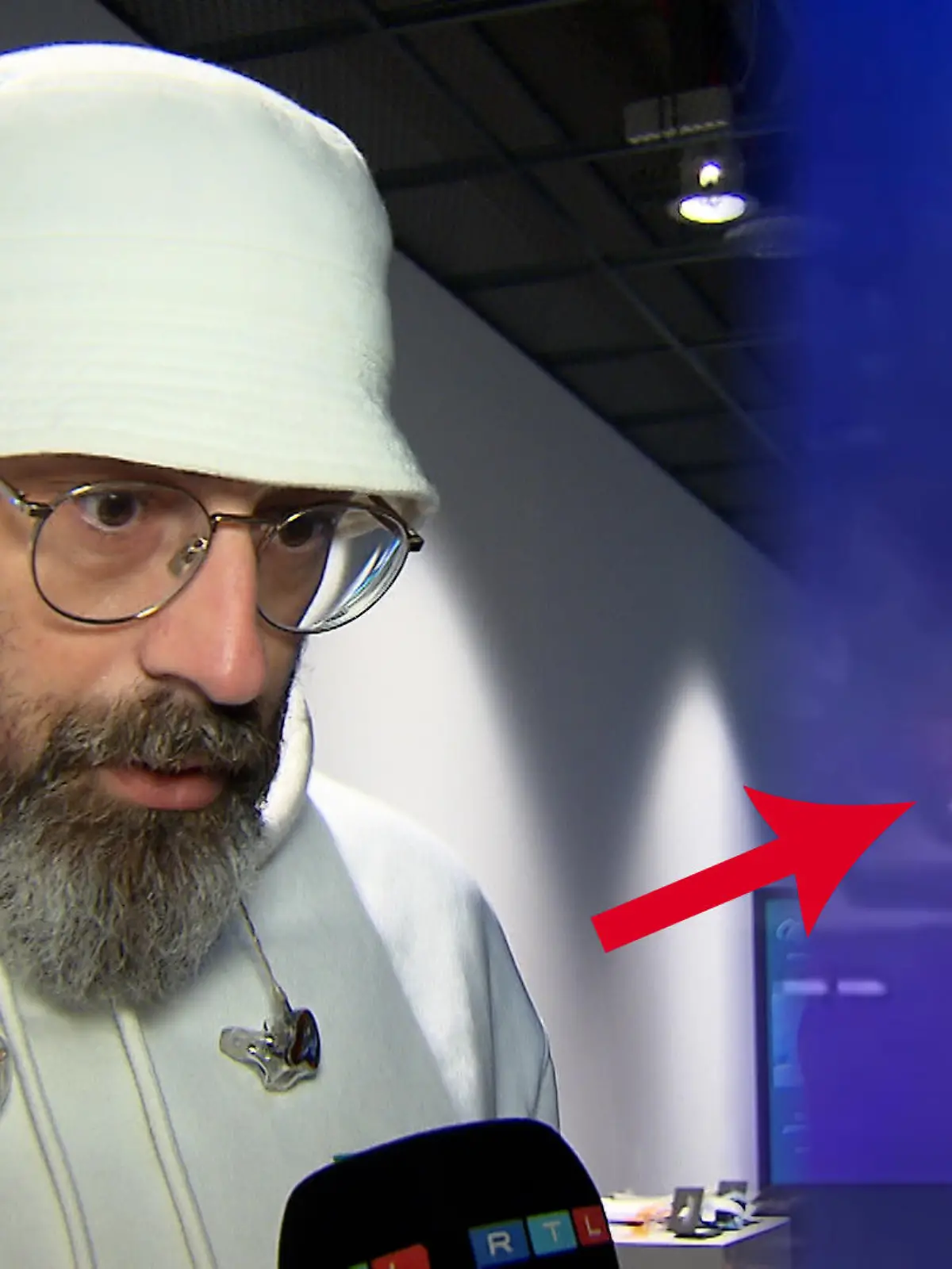 Sido hat im vergangenen Jahr mit einem Kuss-Video auf der Bühne für jede Menge Aufsehen gesorgt. Scheinbar datet der Rapper die Streamerin Georgina Stumpf. Wir haben ihn jetzt vor der Kamera nach dem Kuss gefragt.