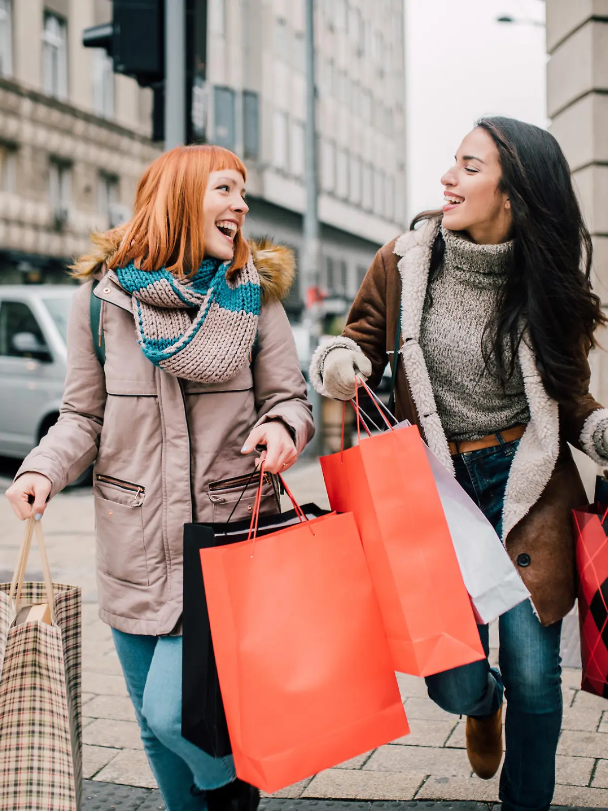 Frauen shoppen