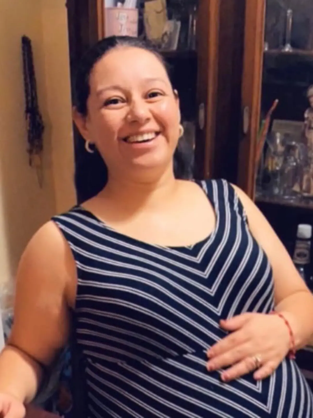 Im Video erzählen wir die tragische Geschichte der 33-jährigen Erika aus Amerika. Im achten Monat schwanger erwischt sie das Coronavirus. Ihr Sohn kommt gesund zur Welt, doch Erika kämpft um ihr Leben.