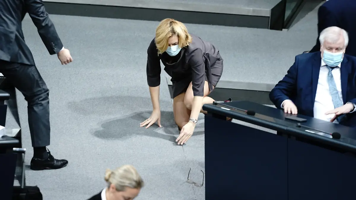 Julia Klöckner ist im Bundestag gestürzt