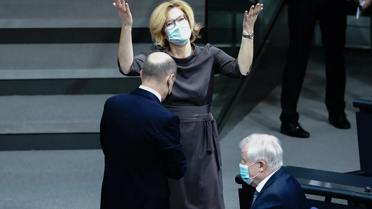 Julia Klöckner ist im Bundestag gestürzt
