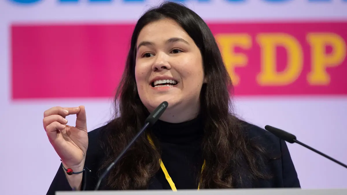 Franziska BRANDMANN bei ihrer Rede zur Bewerbung als stellvertretende Landesvorsitzende, Landesparteitag der FDP Nordrhein-Westfalen, FDPNRW, in der Stadthalle Bielefeld am 21.01.2023,