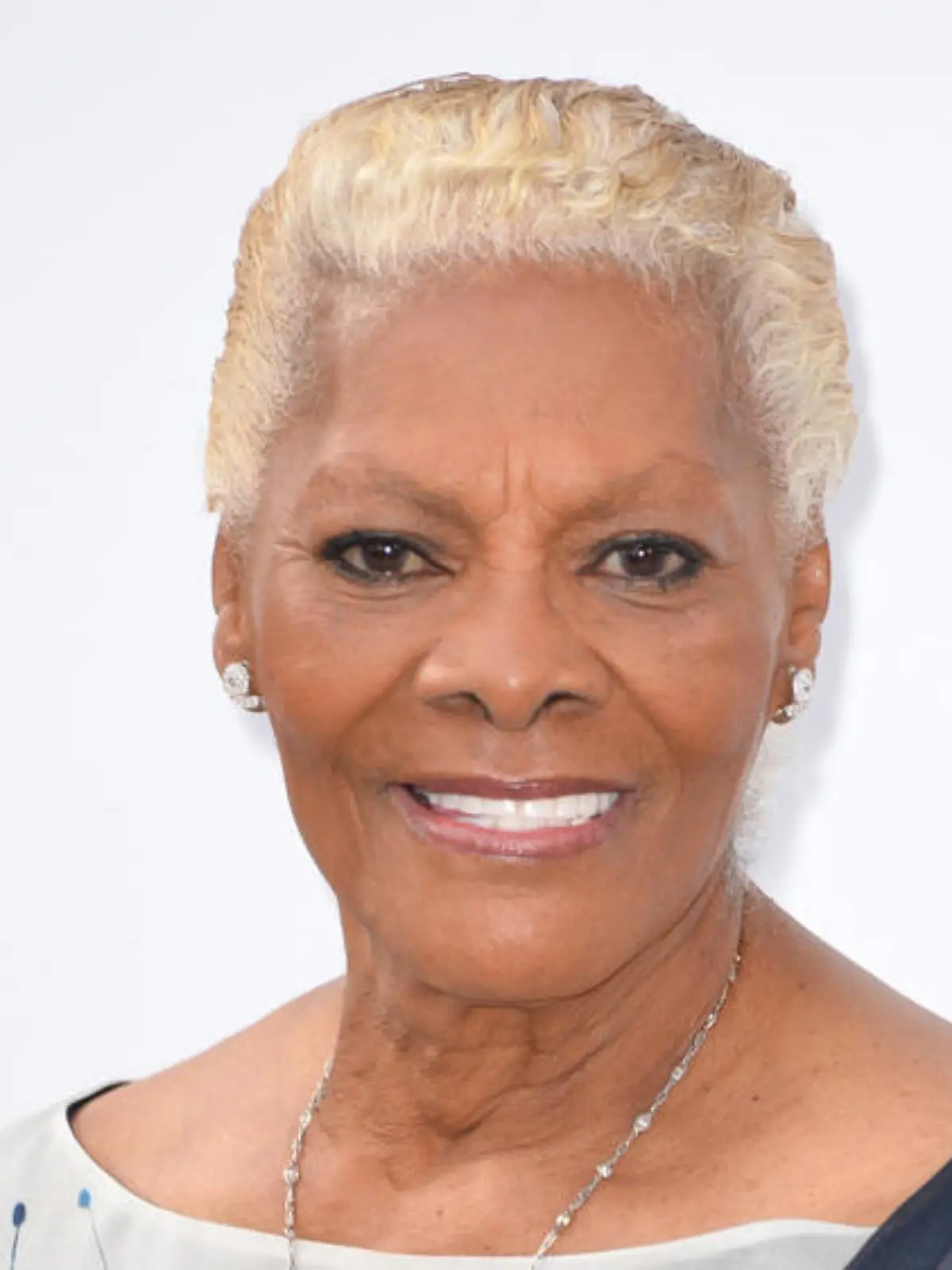 Dionne Warwick wird mit fast 80 Jahren zum Social-Media-Star