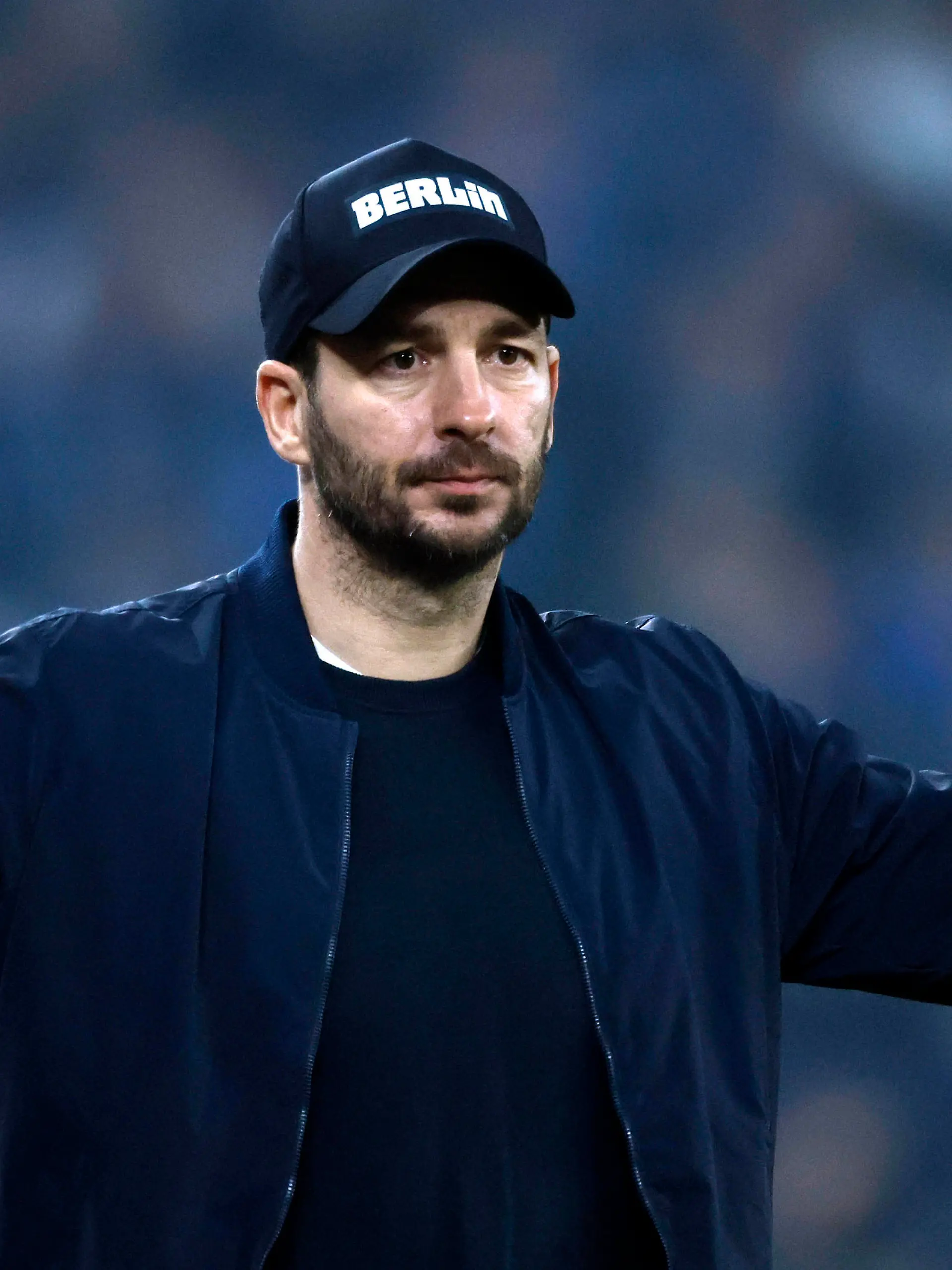 Gelsenkirchen, Deutschland, 1. Fussball Bundesliga 28. Spieltag FC Schalke 04 vs.Hertha BSC Berlin 5:2 am 14. 04. 2023 in der Veltins Arena auf Schalke in Gelsenkirchen Trainer Sandro SCHWARZ HBSC *** Gelsenkirchen, Germany, 1 Football Bundesliga 28 Matchday FC Schalke 04 vs Hertha BSC Berlin 5 2 on 14 04 2023 at Veltins Arena on Schalke in Gelsenkirchen coach Sandro SCHWARZ HBSC