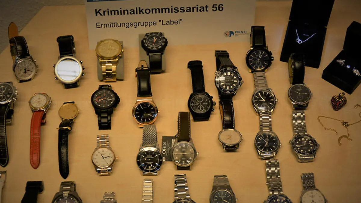 Diebesbeute einer Paket-Bande vom Kölner Flughafen
