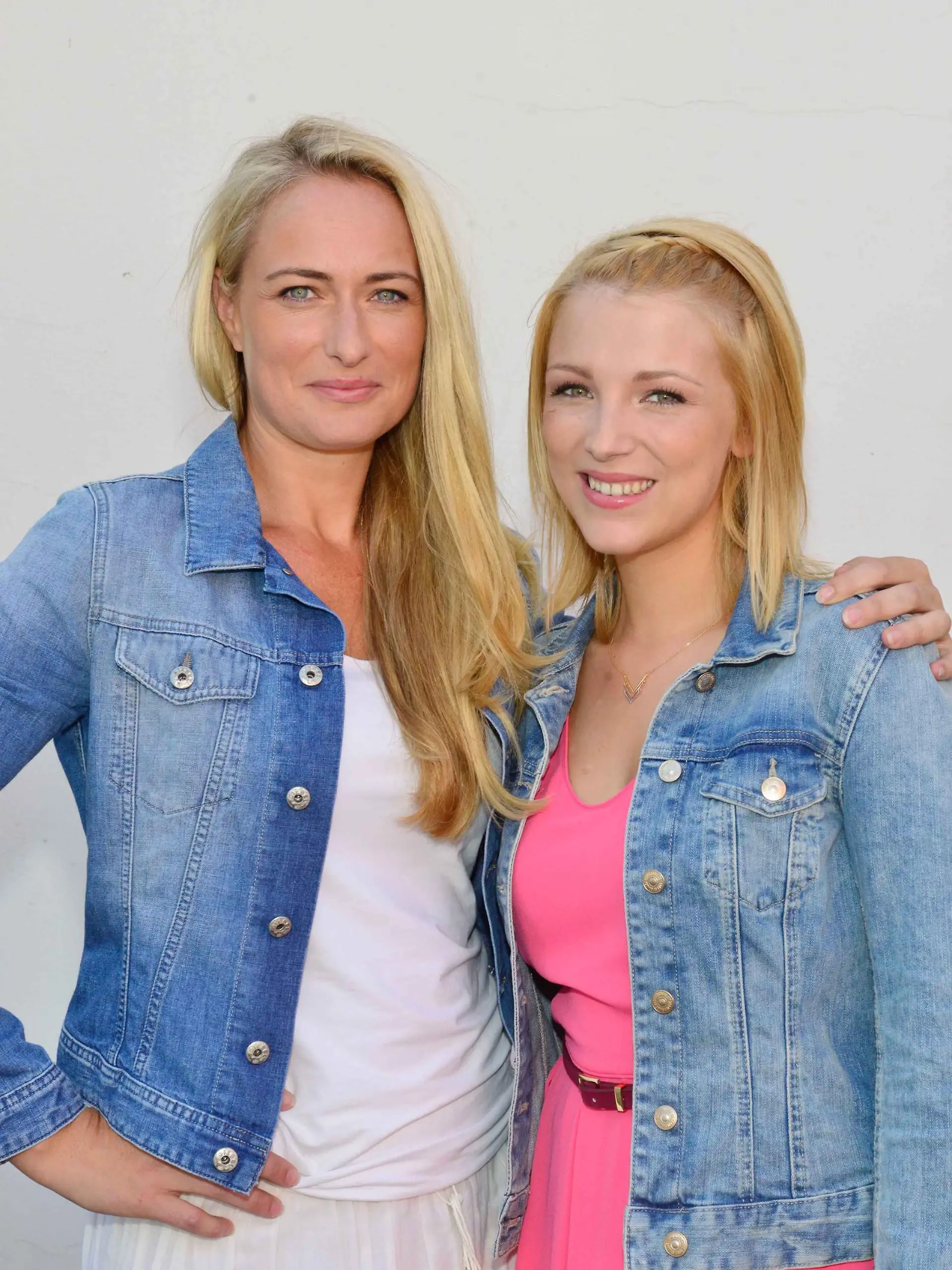 Iris Mareike Steen mit Eva Mona Rodekirchen
