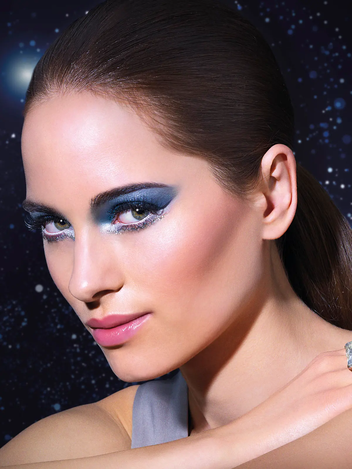 Frau Lidschatten Make-up.jpg