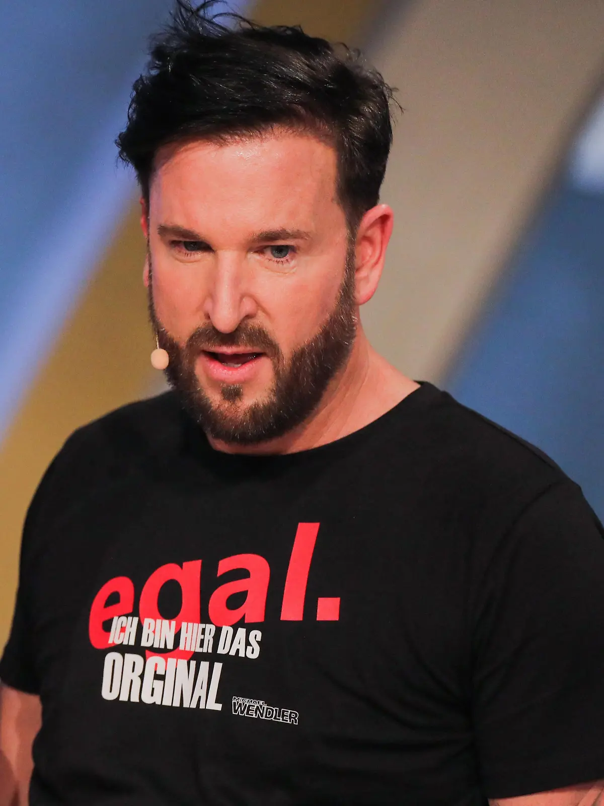 ARCHIV - 01.03.2020, Nordrhein-Westfalen, Hürth: Michael Wendler, Sänger, steht in der Live-Show «Pocher vs. Wendler - Schluss mit lustig!» nebeneinander. CDU-Generalsekretär Paul Ziemiak hat sich besorgt über die von Schlagersänger Michael Wendler geäußerten Verschwörungstheorien gezeigt. (zu dpa «CDU-Generalsekretär Ziemiak zum Fall Wendler: «Ich mache mir Sorgen»») Foto: Rolf Vennenbernd/dpa +++ dpa-Bildfunk +++