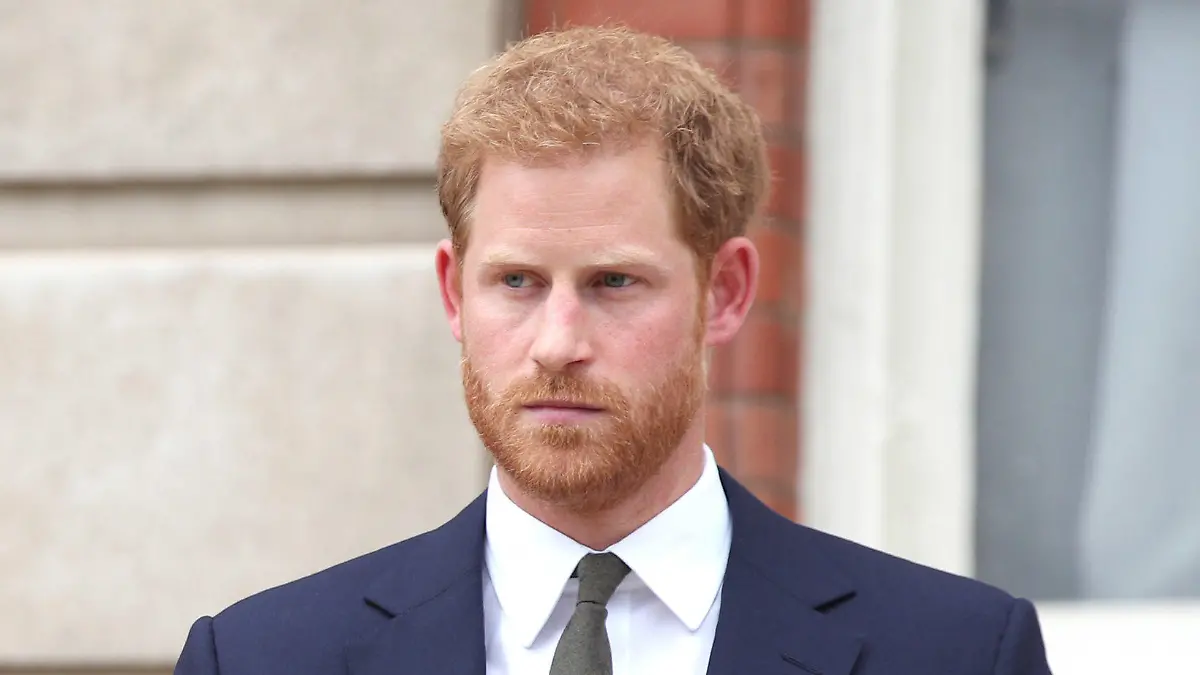 ARCHIV - 05.07.2018, Großbritannien, London: Prinz Harry von Großbritannien und seine Frau Meghan während des Empfangs "Dein Commonwealth-Herausforderung für die Jugend" im Marlborough House. Prinz Harry und Meghan haben sich mit der Friedensnobelpreisträgerin M. Yousafzai zusammengetan, um auf die erschwerten Bildungschancen für Mädchen während der Corona-Krise aufmerksam zu machen. Foto: Yui Mok/PA Wire/dpa +++ dpa-Bildfunk +++