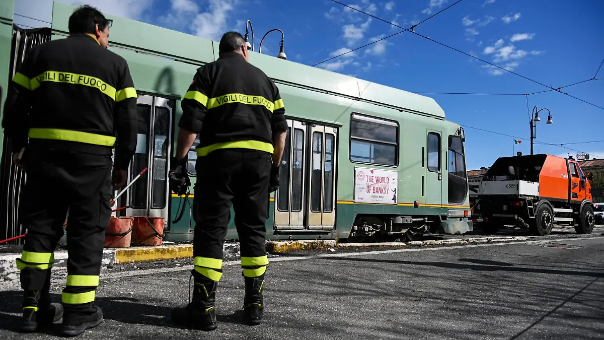 April 16, 2023, Rome, Italy: Police and Fire Department carry out surveys on the site of the accident between the car of the SS Lazio player Ciro Immobile and a bus, at Matteotti bridge, Rome, Italy, 16 April 2023. The accident involved seven people in addition to Immobile, including tram passengers, who were taken to the hospital for examination. The footballer, a little sore in the arm , speaking to the police, explained that the bus would run on red light. ANSA / RICCARDO ANTIMIANI Car accident for SS Lazio s player Immobile, no injuries PUBLICATIONxINxGERxSUIxAUTxONLY - ZUMAa110 20230416_zaf_a110_001 Copyright: xRiccardoxAntimianix