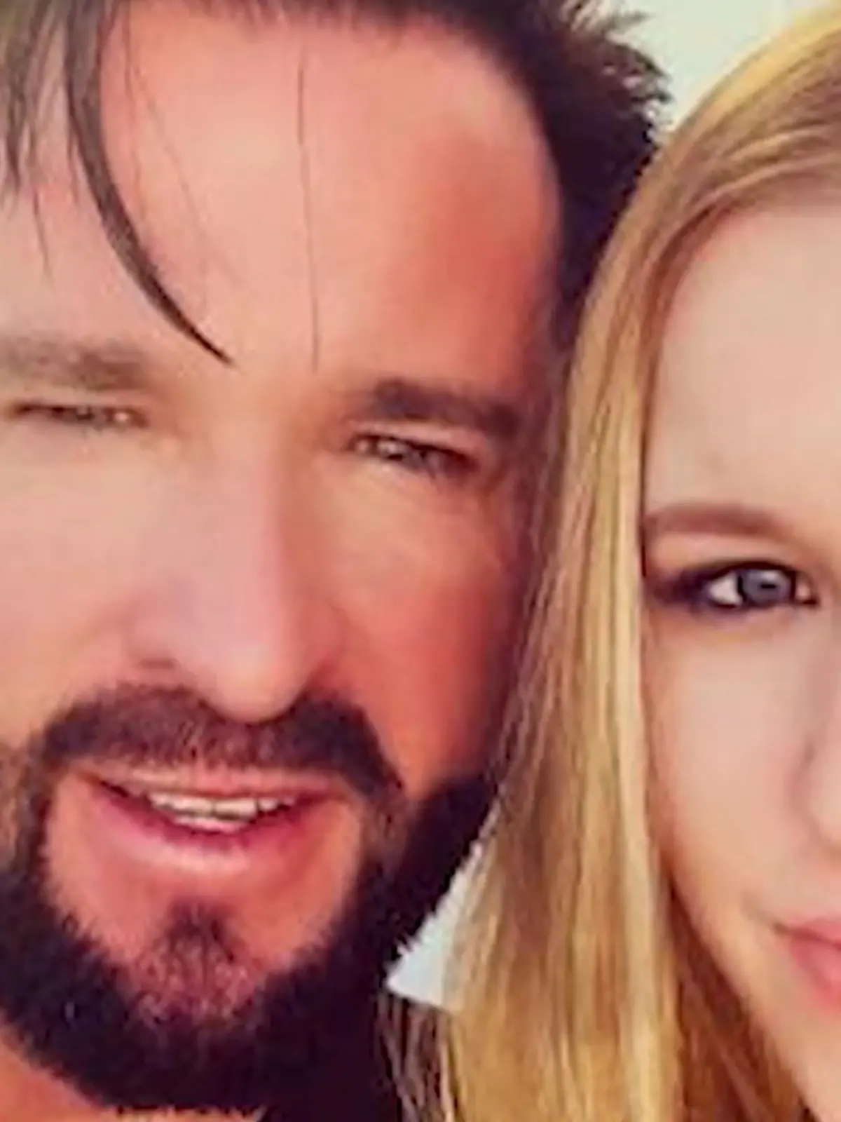 Bild zu: "Michael Wendler versteckt sich hinter seiner Tochter Adeline"